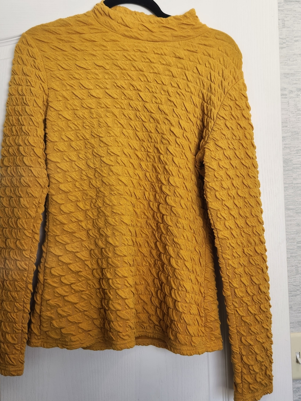 easel Mustard Textured Long Sleeve Top M Euc